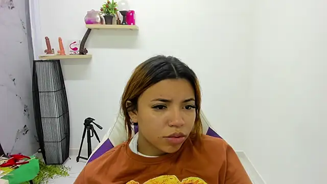 scarlett enjoy1 online show from November 2, 2025, 1:35 pm