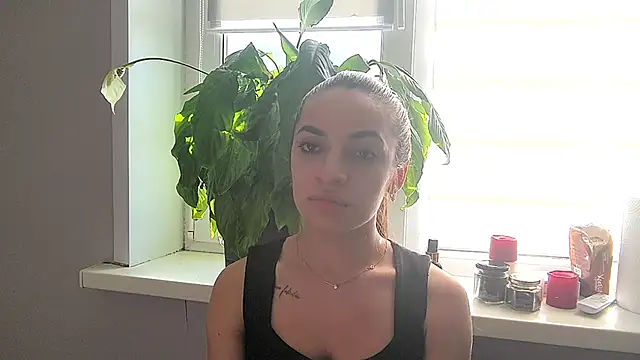 ElwineBooton online show from April 7, 2026, 10:05 am