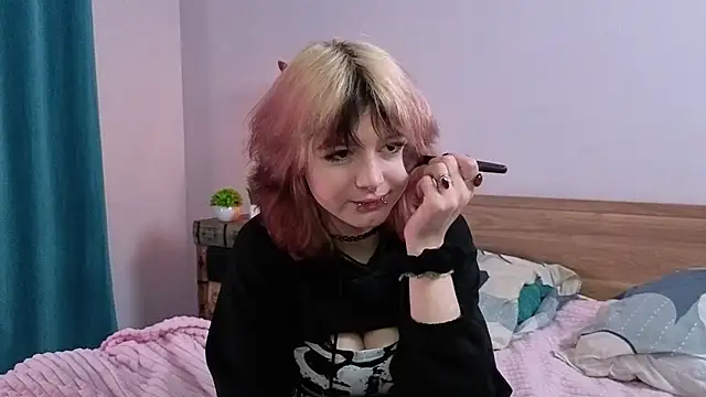 Snapshot of TaiteBeat chatting on November 5, 2025, 5:46 pm TaiteBeat online show from November 5, 2025, 5:46 pm