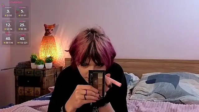 Snapshot of TaiteBeat chatting on November 12, 2025, 5:57 pm TaiteBeat online show from November 12, 2025, 5:57 pm