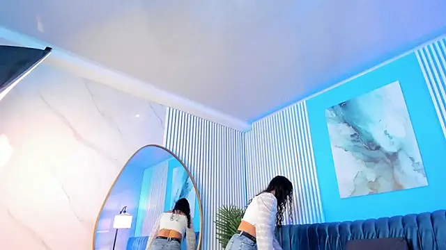 bellarivera  online show from November 19, 2025, 7:14 pm