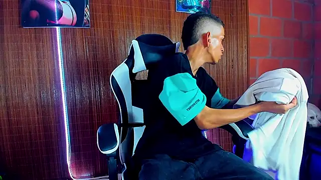 Snapshot of briamhoconor_xh chatting on February 15, 2026, 4:53 am briamhoconor xh online show from February 15, 2026, 4:53 am