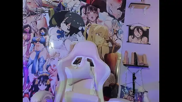 Kylie Moan online show from October 12, 2025, 4:33 am