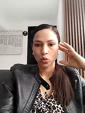 Snapshot of SofiaDelicia chatting on October 12, 2025, 1:43 pm SofiaDelicia online show from October 12, 2025, 1:43 pm