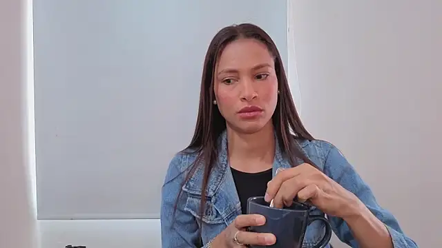 Snapshot of SofiaDelicia chatting on December 1, 2025, 2:44 pm SofiaDelicia online show from December 1, 2025, 2:44 pm