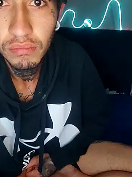 Snapshot of Tattoboy19cm chatting on October 2, 2025, 3:57 am Tattoboy19cm online show from October 2, 2025, 3:57 am