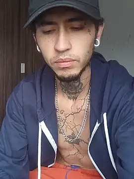 Snapshot of Tattoboy19cm chatting on October 21, 2025, 3:24 pm Tattoboy19cm online show from October 21, 2025, 3:24 pm