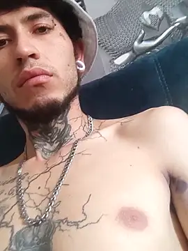 Snapshot of Tattoboy19cm chatting on October 28, 2025, 2:20 pm Tattoboy19cm online show from October 28, 2025, 2:20 pm