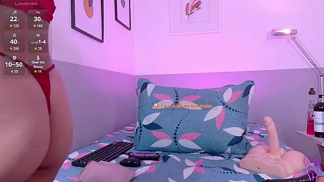 cutepetitee online show from April 17, 2026, 7:50 pm