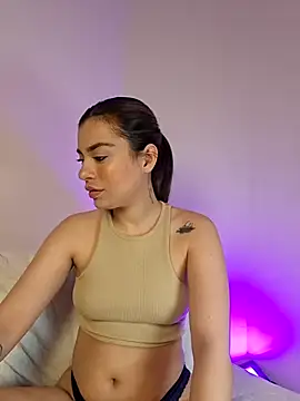 AmaiaSalvatore online show from December 1, 2025, 11:32 pm