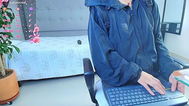 saray reese online show from October 5, 2025, 12:47 pm