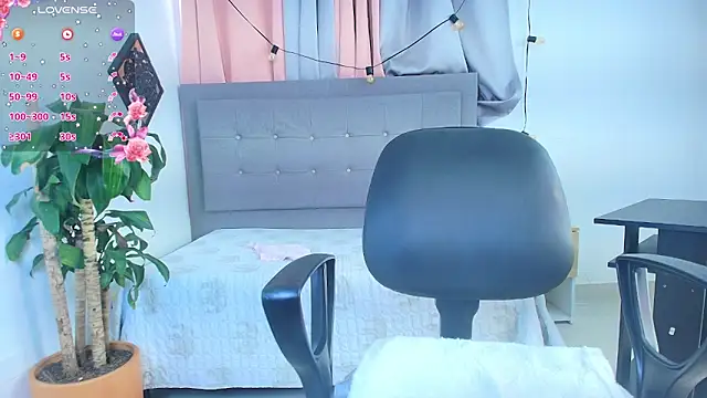 saray reese online show from October 8, 2025, 12:47 pm