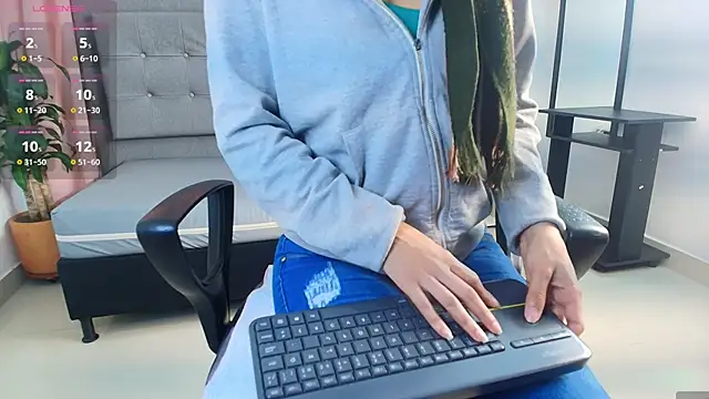 saray reese online show from October 22, 2025, 12:38 pm