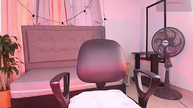 saray reese online show from November 12, 2025, 1:00 pm