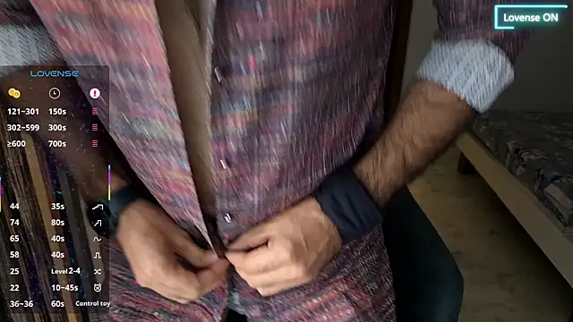 mlove902 online show from April 15, 2026, 9:38 am