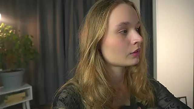 lisa schiele online show from October 9, 2025, 8:18 pm