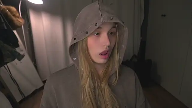 lisa schiele online show from April 7, 2026, 8:20 pm