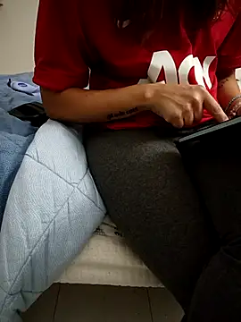 alicepavia22 online show from October 2, 2025, 9:11 pm