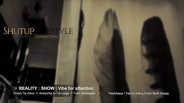 SwingWingWomanSweden online show from December 17, 2025, 9:43 pm