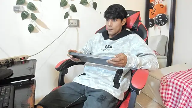 axel rousse2 online show from November 3, 2025, 11:59 pm