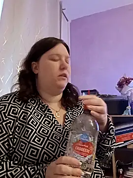 Feuchtekitty92xh online show from October 14, 2025, 6:36 am