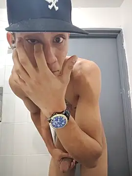 Snapshot of Davig4 chatting on November 14, 2025, 9:02 pm Davig4 online show from November 14, 2025, 9:02 pm