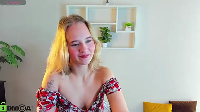 Casey Sweeet online show from October 8, 2025, 4:32 am