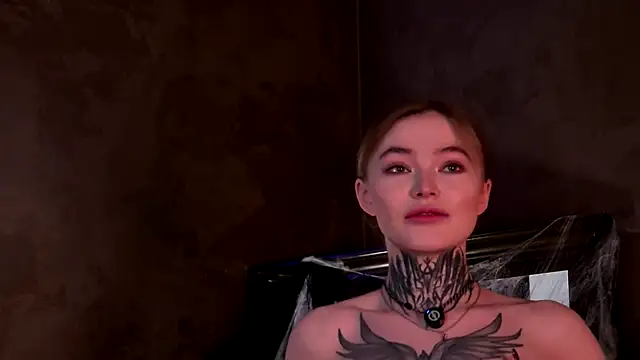 AriWild online show from November 1, 2025, 4:03 am