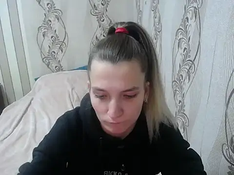 Snapshot of AlissaClark chatting on October 26, 2025, 9:21 pm AlissaClark online show from October 26, 2025, 9:21 pm