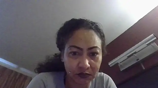 Snapshot of Flossee chatting on October 3, 2025, 10:45 am Flossee online show from October 3, 2025, 10:45 am