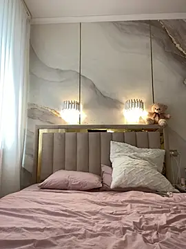 TiffaNoel online show from July 21, 2026, 1:57 pm