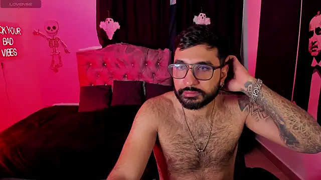 Snapshot of DanteAndVictoria chatting on October 16, 2025, 1:50 am DanteAndVictoria online show from October 16, 2025, 1:50 am