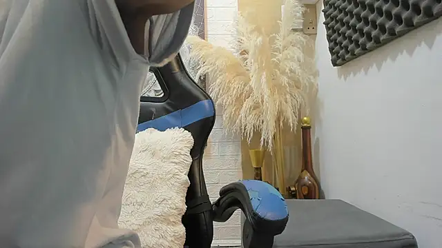 nextboywell1 online show from February 13, 2026, 7:32 pm