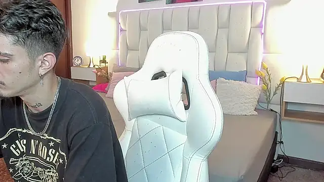 nextboywell1 online show from April 14, 2026, 4:29 am