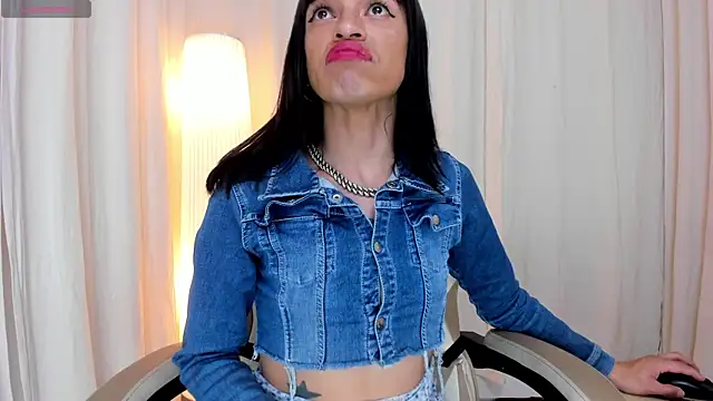 Alanakimura  online show from November 5, 2025, 8:31 pm