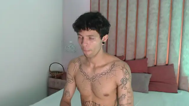Snapshot of Enzo_Hunter chatting on September 30, 2025, 3:55 am Enzo Hunter online show from September 30, 2025, 3:55 am