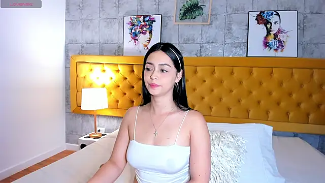 EmilyyRamirez online show from October 18, 2025, 1:12 pm