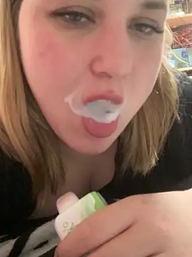 Snapshot of Kemeli008 chatting on September 22, 2025, 5:15 pm Kemeli008 online show from September 22, 2025, 5:15 pm