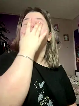 Snapshot of Kemeli008 chatting on October 28, 2025, 11:14 am Kemeli008 online show from October 28, 2025, 11:14 am