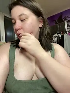 Snapshot of Kemeli008 chatting on November 5, 2025, 1:05 am Kemeli008 online show from November 5, 2025, 1:05 am