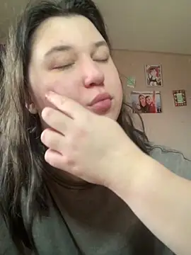 Snapshot of Kemeli008 chatting on November 6, 2025, 11:44 am Kemeli008 online show from November 6, 2025, 11:44 am