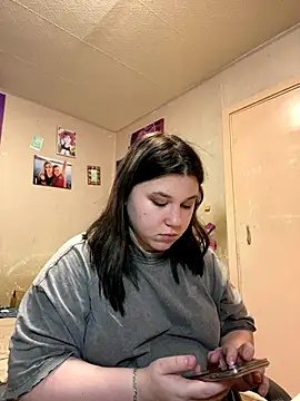 Snapshot of Kemeli008 chatting on November 6, 2025, 11:48 pm Kemeli008 online show from November 6, 2025, 11:48 pm