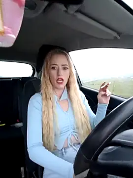 DeeA Blondy online show from October 8, 2025, 4:43 am