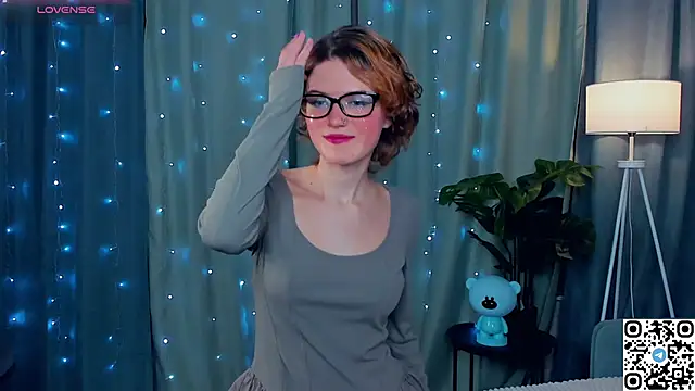 EdlinGathright online show from December 18, 2025, 3:56 am