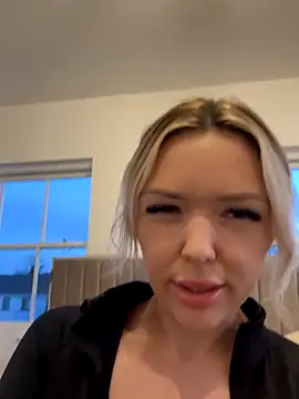 lolableux online show from December 2, 2025, 4:13 pm