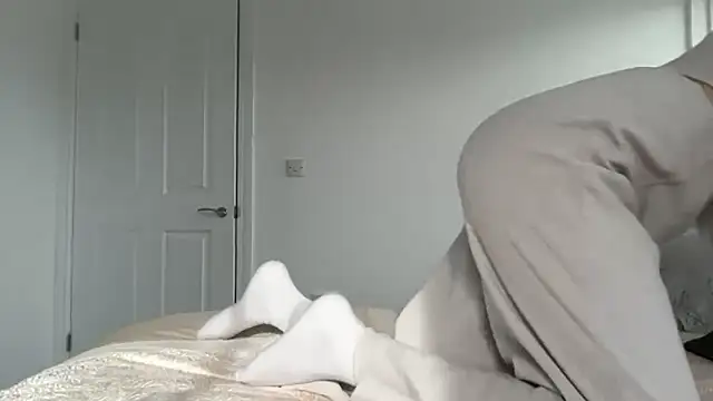 lolableux online show from April 10, 2026, 4:01 pm