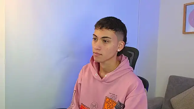 yulian vasquez online show from September 29, 2025, 12:21 pm