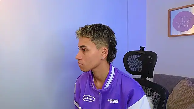 yulian vasquez online show from October 9, 2025, 12:36 pm