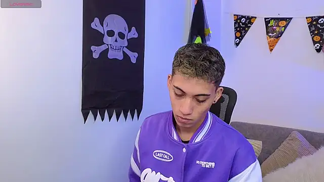 yulian vasquez online show from October 20, 2025, 12:16 pm