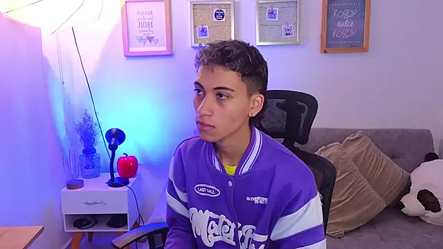 yulian vasquez online show from November 7, 2025, 12:16 pm